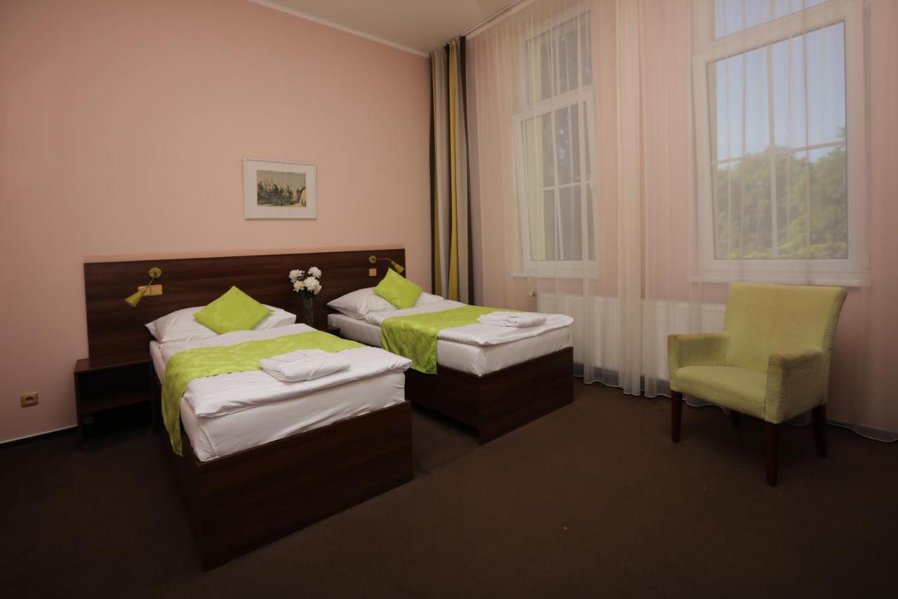 פודבראדי Hotel Zamecek מראה חיצוני תמונה