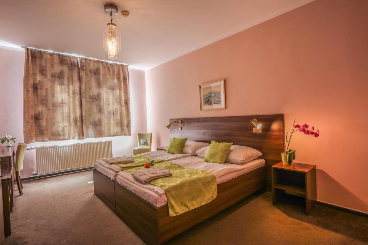 פודבראדי Hotel Zamecek מראה חיצוני תמונה