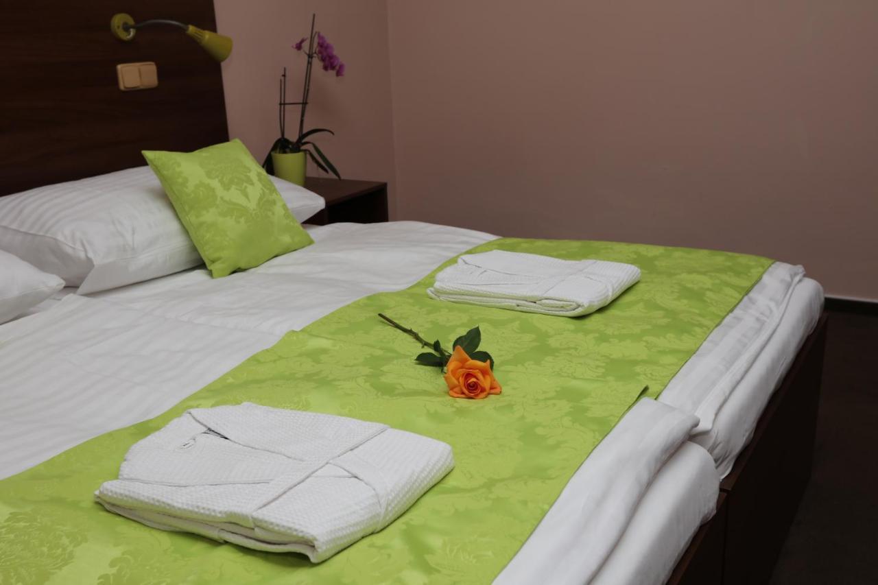 פודבראדי Hotel Zamecek מראה חיצוני תמונה