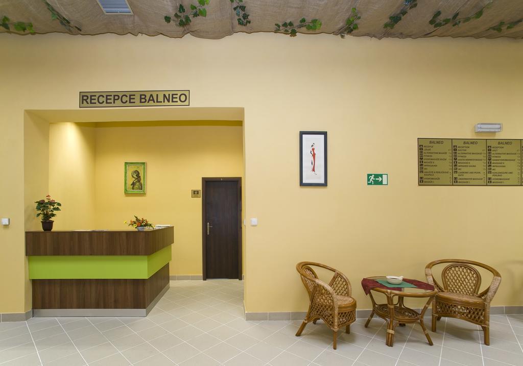 פודבראדי Hotel Zamecek מראה חיצוני תמונה