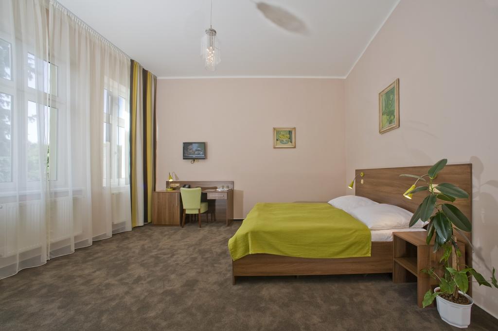פודבראדי Hotel Zamecek חדר תמונה