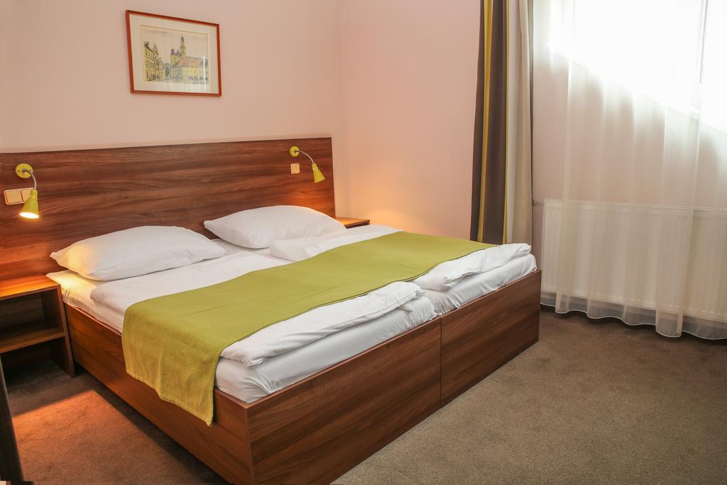 פודבראדי Hotel Zamecek מראה חיצוני תמונה
